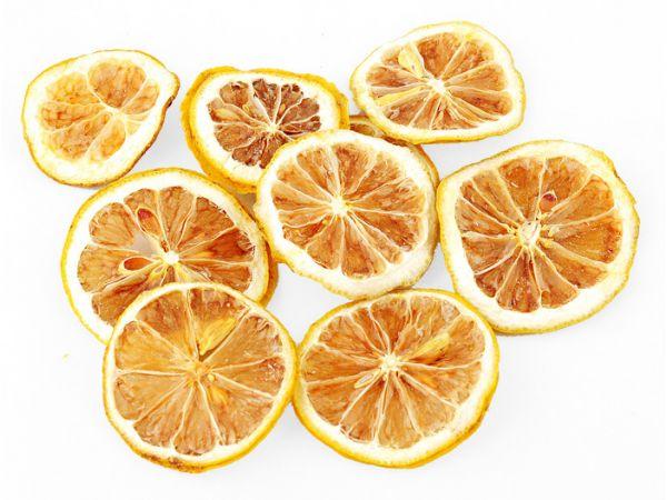 柠檬干片泡水可以天天喝吗,喝柠檬干片泡水有用吗