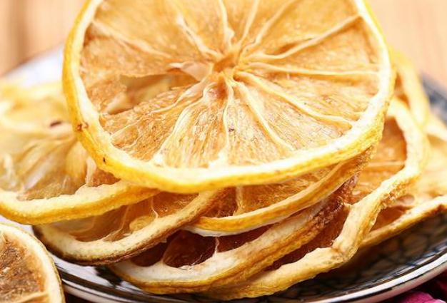 柠檬干片发黑,为什么干柠檬片会变黑