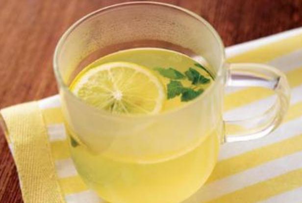 柠檬泡水喝有什么作用,柠檬泡水喝有什么好处 柠檬泡水喝有什么作用,柠檬泡水喝有什么好处