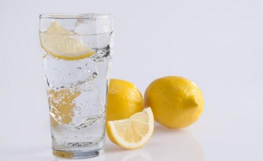 柠檬水喝了有什么好处和坏处,柠檬水喝了有什么好处