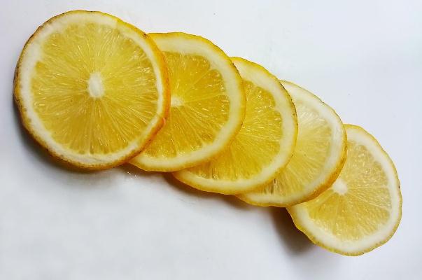 柠檬和蜂蜜泡水喝能减肥吗?,蜂蜜柠檬水可以减肥吗?