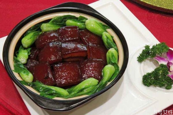 星级大厨怎么做东坡肉(正宗东坡肉如何做)