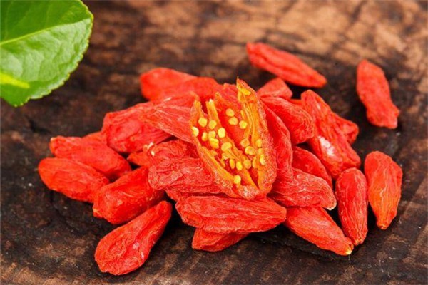 枸杞鲜果和干果哪个好,枸杞鲜果和干果哪个更好? 枸杞鲜果和干果哪个好,枸杞鲜果和干果哪个更好?