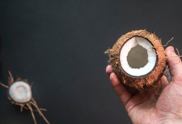 泰国椰子肉粉色是怎么回事,椰子肉粉色是怎么回事