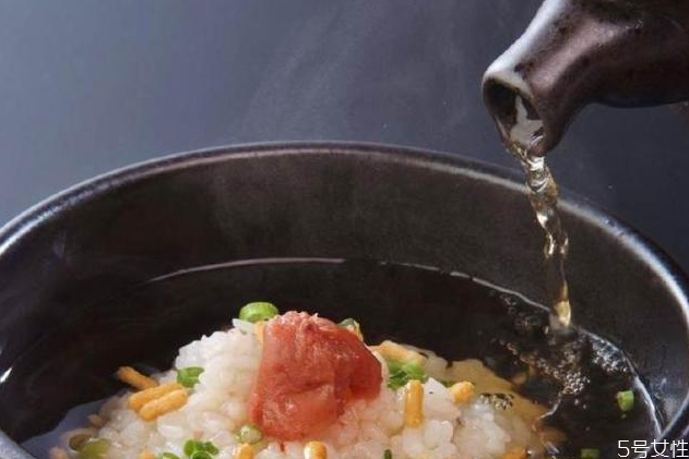 梅子茶泡饭用什么茶水,梅子茶泡饭怎么吃 梅子茶泡饭用什么茶水,梅子茶泡饭怎么吃