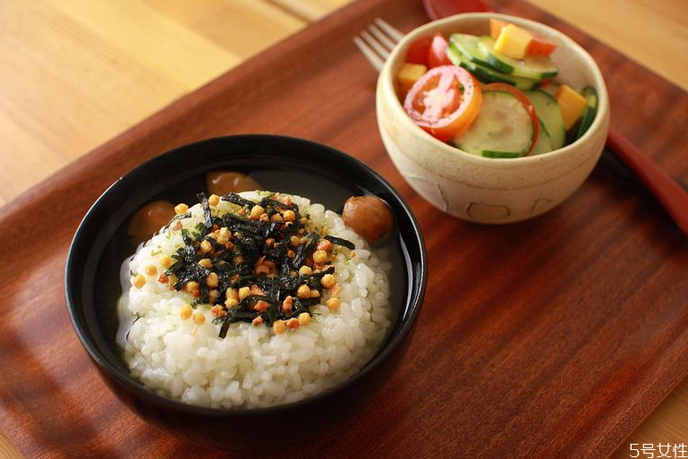 红茶能做茶泡饭吗,茶泡饭的茶可以喝吗 红茶能做茶泡饭吗,茶泡饭的茶可以喝吗