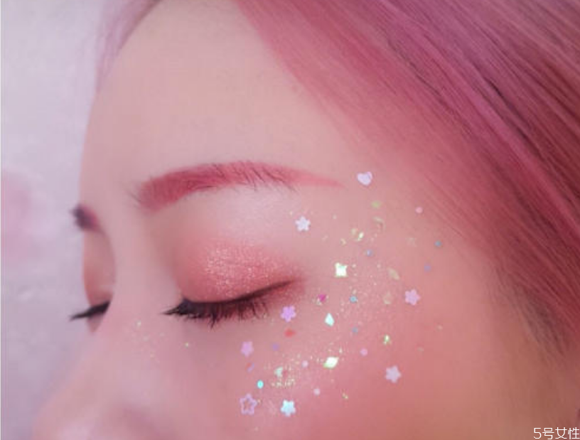 化眼妆该注意些什么(眼部化妆的正确步骤)