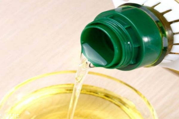 玉米油的营养价值是什么呢(玉米油的营养价值和功效)