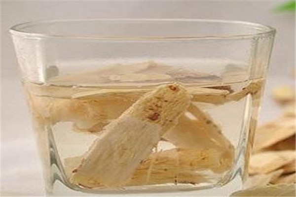 黄芪可以泡水饮用(黄芪能泡水喝吗?)