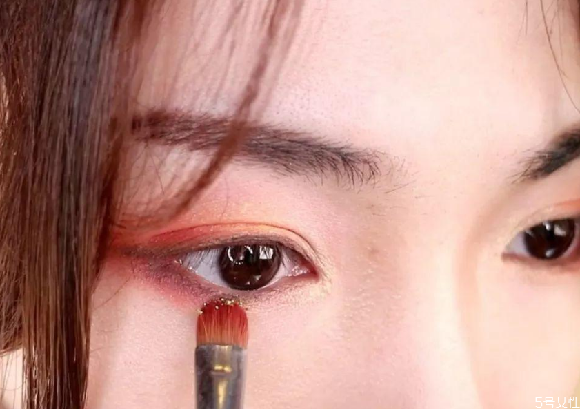 眼影亮片怎么卸干净(眼影亮片怎么卸干净) 眼影亮片怎么卸干净(眼影亮片怎么卸干净)