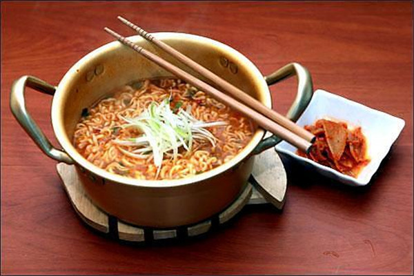 方便面的热量(方便面的热量是多少卡)