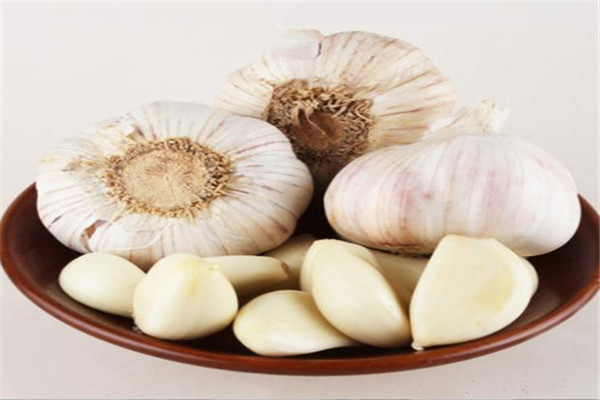 剥好的大蒜怎么保存(剥好的大蒜怎么保存不发芽)