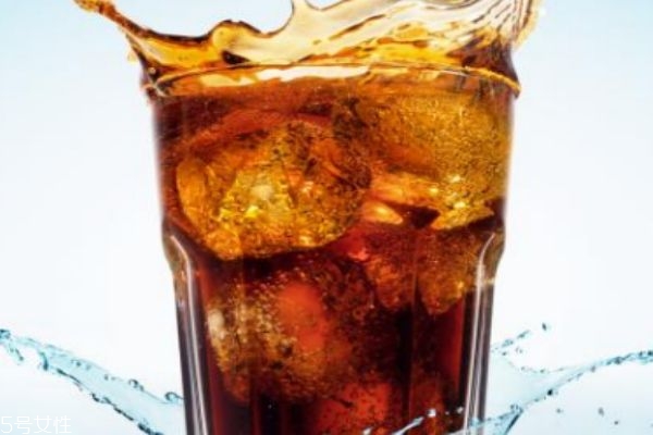 喝碳酸饮料有什么好处吗(喝碳酸饮料有什么好处吗)