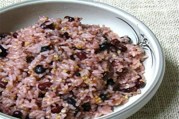 一碗米饭的热量和脂肪(一碗米饭的热量和脂肪是多少)