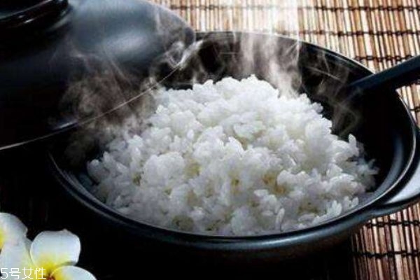 大米应该怎么储藏呢(大米要怎么储藏)