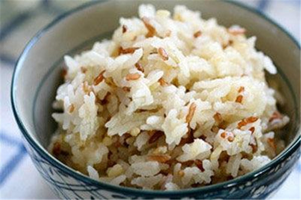 胡萝卜不能和米饭同食(胡萝卜和什么不能同食)