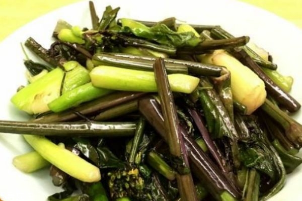 吃红菜苔有什么好处呢(吃红菜苔的好处)