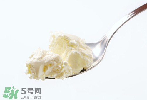 酸奶油可以用什么代替吗,酸奶油可以用酸奶代替吗