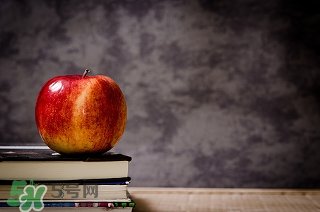 苹果为什么会变粉,为什么苹果放久了会变粉 苹果为什么会变粉,为什么苹果放久了会变粉