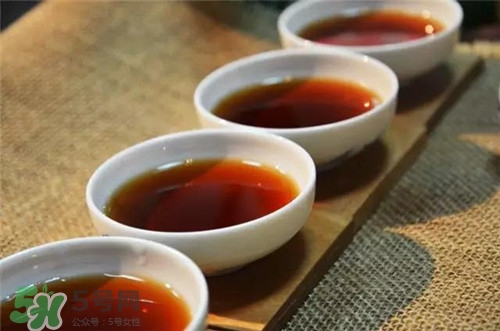 喝浓茶的好处和坏处,喝浓茶对身体有什么好处和坏处 喝浓茶的好处和坏处,喝浓茶对身体有什么好处和坏处