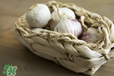 空腹吃大蒜胃疼怎么缓解,空腹吃蒜胃疼怎么回事