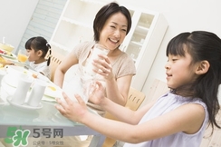 牛奶怎样喝补钙效果最好,喝什么牛奶可以补钙