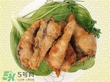 炸鱼块怎么不粘锅不掉皮,炸鱼块怎么不粘锅