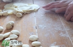 饺子皮怎么擀视频教程,饺子皮怎么擀圆妙招 饺子皮怎么擀视频教程,饺子皮怎么擀圆妙招