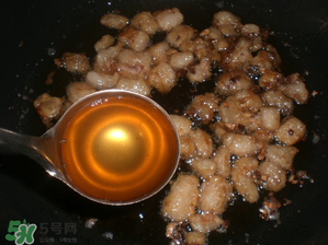 怎样用水熬猪油,熬猪油用水还是用油 怎样用水熬猪油,熬猪油用水还是用油