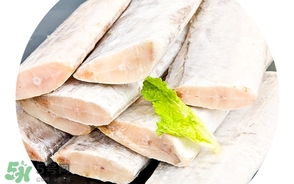 带鱼表面的银色需要洗掉吗,带鱼面上银色的东西要洗掉吗