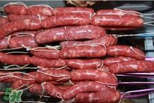 腊肠可以不蒸直接炒吗,腊肠可以直接炒吗不蒸可以直接炒着吃吗