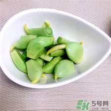 腊八蒜怎么快速变绿色,怎么泡腊八蒜才能绿 腊八蒜怎么快速变绿色,怎么泡腊八蒜才能绿