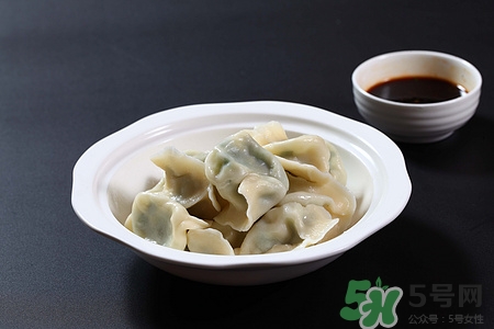 冬至吃饺子的传说故事,有关冬至吃饺子的传说 冬至吃饺子的传说故事,有关冬至吃饺子的传说