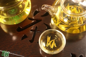 泡出来的茶有泡沫怎么回事,泡茶茶叶漂上面