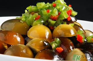 皮蛋一天最多吃几个 皮蛋吃多了会怎么样,皮蛋吃多了会怎么样