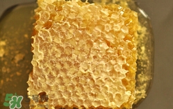 蜂巢蜜和蜂蜜哪个更有营养,蜂巢蜜和蜂蜜的区别 蜂巢蜜和蜂蜜哪个更有营养,蜂巢蜜和蜂蜜的区别