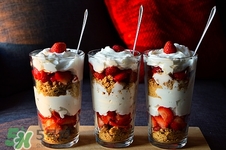 双皮奶和酸奶的区别,双皮奶是酸奶还是纯奶 双皮奶和酸奶的区别,双皮奶是酸奶还是纯奶