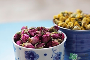 玫瑰花为什么一泡就变白了,玫瑰花泡过后会变白色吗