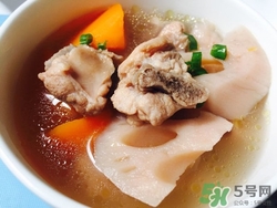 一起煲汤吗,炖汤和煲汤哪个更有益