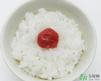 糙米的营养价值及功效,糙米的营养价值优于精米