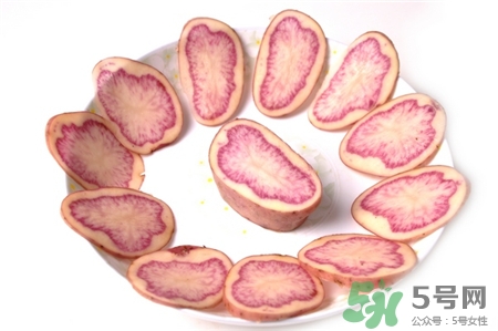 土豆里面有红心还能吃吗,红色的土豆能吃吗