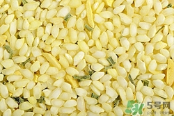 月子吃小黄米有什么好处,哺乳期能吃黄米吗 月子吃小黄米有什么好处,哺乳期能吃黄米吗