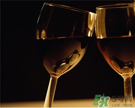 空腹喝酒更容易醉对不对,空腹喝酒容易醉酒吗