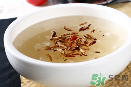 怎样做银耳汤又快又好,银耳汤怎么熬才好喝 怎样做银耳汤又快又好,银耳汤怎么熬才好喝