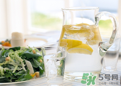 柠檬泡水喝有什么好处,柠檬水喝了有什么好处