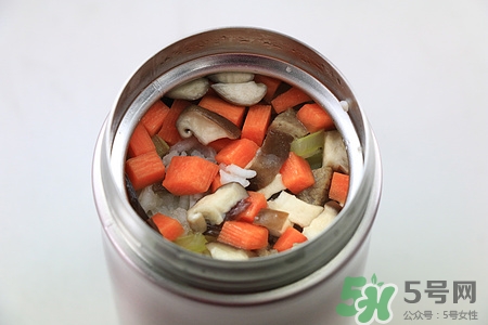 水痘可以吃咖喱饭吗,长痘痘能不能吃咖喱