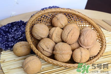 吃核桃为什么能补脑,吃核桃为什么可以补脑 吃核桃为什么能补脑,吃核桃为什么可以补脑