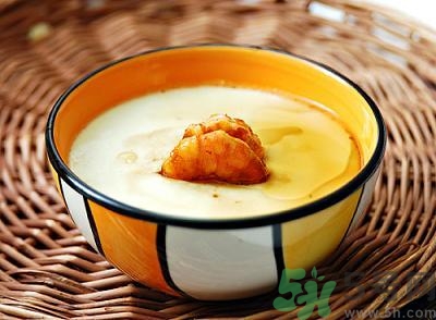 吃鸡蛋可以吃核桃吗,鸡蛋加核桃一起吃好吗 吃鸡蛋可以吃核桃吗,鸡蛋加核桃一起吃好吗