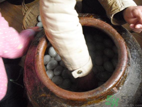 咸鸭蛋怎么腌制才出油好吃,咸鸭蛋怎么腌制才出油好吃不咸 咸鸭蛋怎么腌制才出油好吃,咸鸭蛋怎么腌制才出油好吃不咸