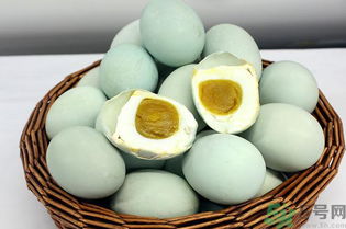 鸭蛋怎么煮容易剥壳,鸭蛋怎么煮不会炸开
